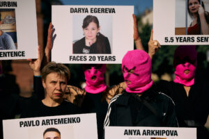 Resistance Imprisoned – Strasbourg – With family of Ukrainian POWs